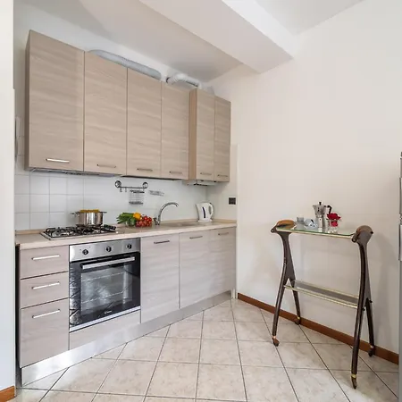 Apartment In Pallanza Near Lake Maggiore, Cleaning Included Hébergement de vacances Verbania