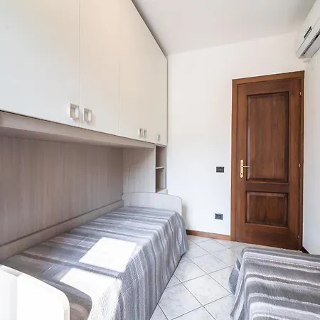 Apartment In Pallanza Near Lake Maggiore, Cleaning Included Hébergement de vacances Verbania