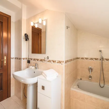 Casa de Férias Apartment In Pallanza Near Lake Maggiore, Cleaning Included