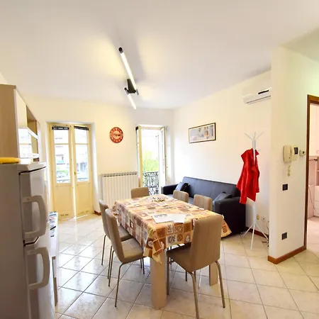 Apartment In Pallanza Near Lake Maggiore, Cleaning Included Hébergement de vacances *